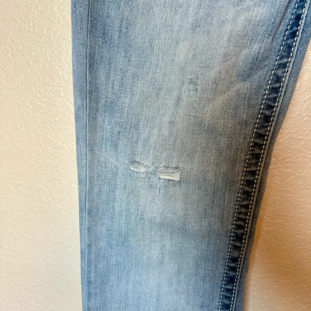 Miss Me Embellished Signature Cuffed Capri Jeans Distressed Light Wash Blue 28